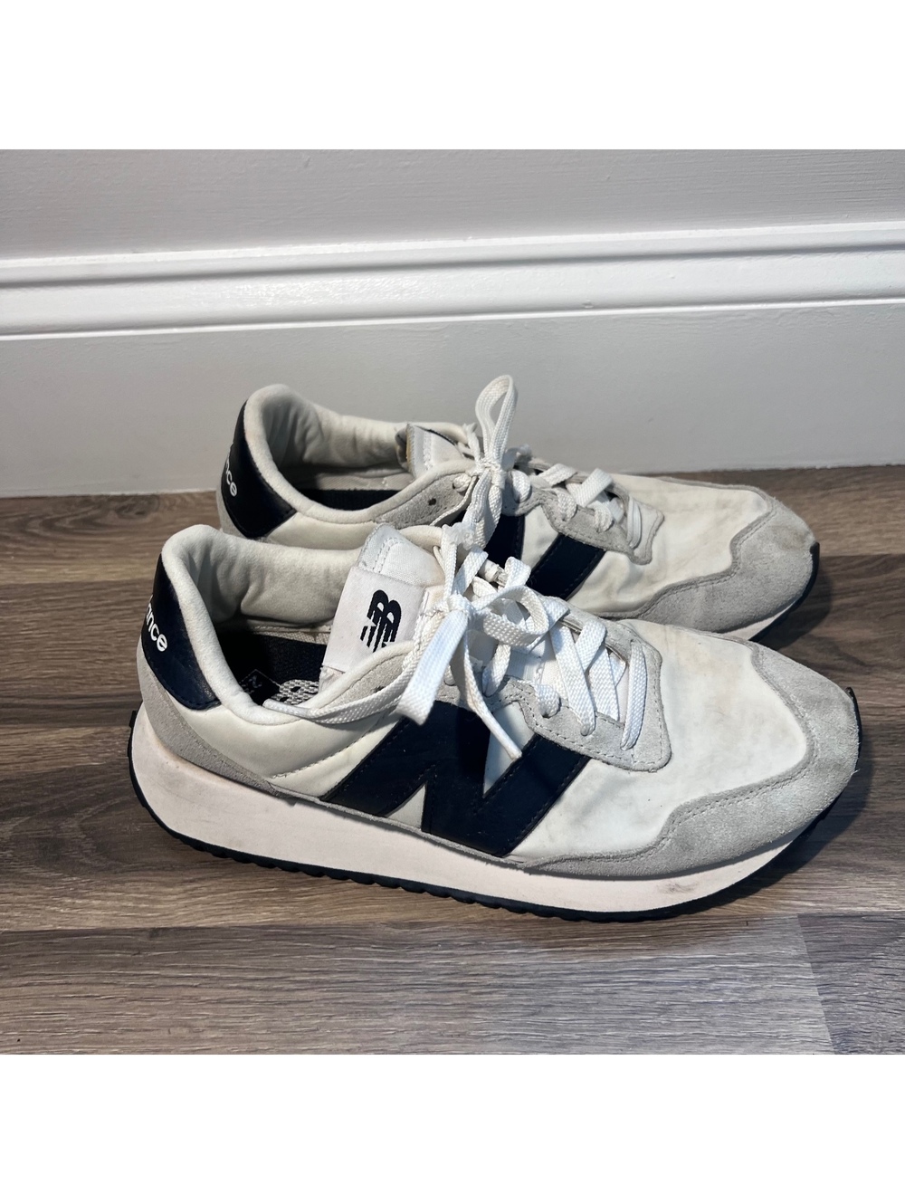 New Balance Sneakers M8.5/W10